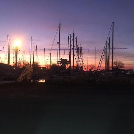 La Maison Du Port Mortagne-sur-Gironde Экстерьер фото